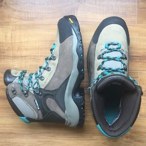 Columbia Omni-Tech Water Proof Hiking Boots